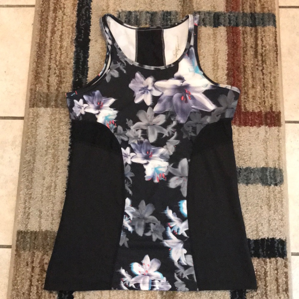 Jessica Simpson workout tank